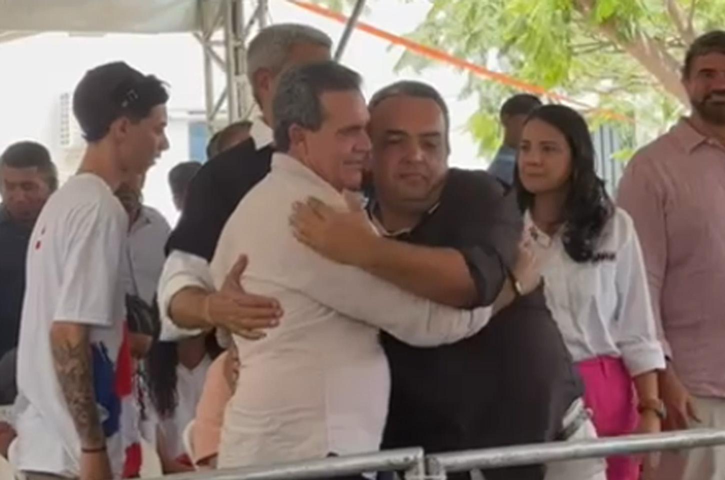 ABRAÇO À VISTA DE TODOS. PROCESSO EM SEPARADO.